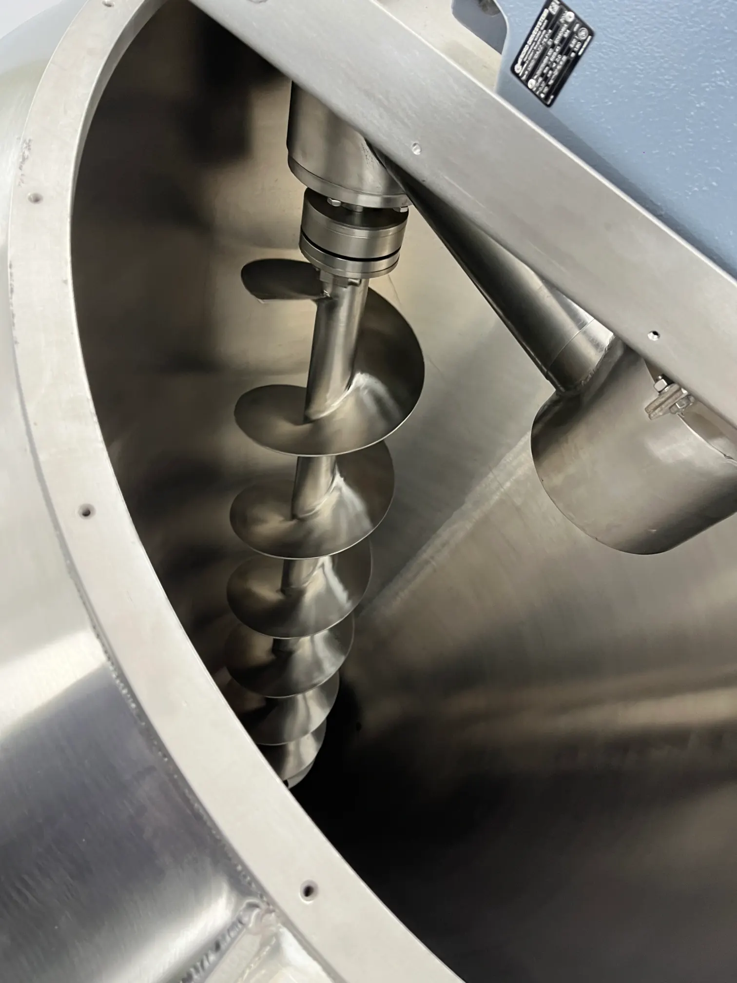 Vertical conical screw mixer