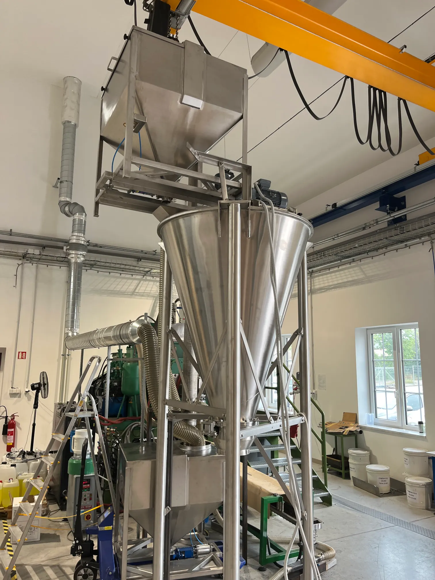 Vertical conical screw mixer